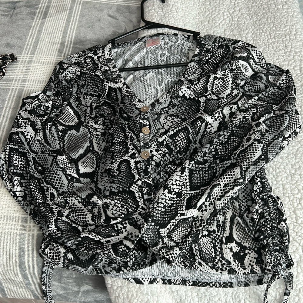 Blouse, printed, used like new, neat conditions